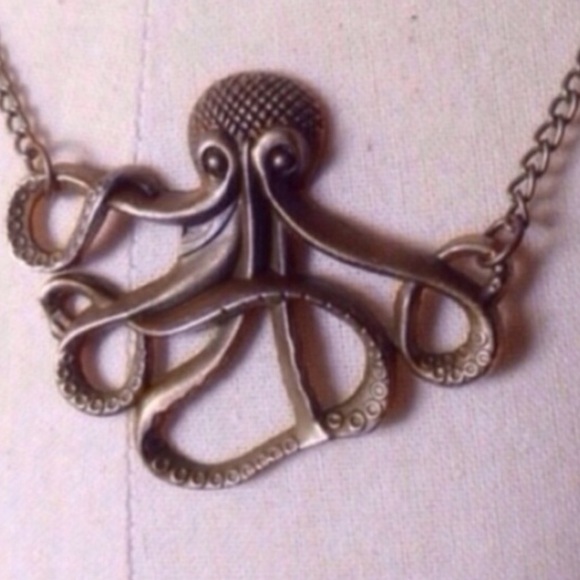 (D2) Kraken Necklace - Picture 2 of 4