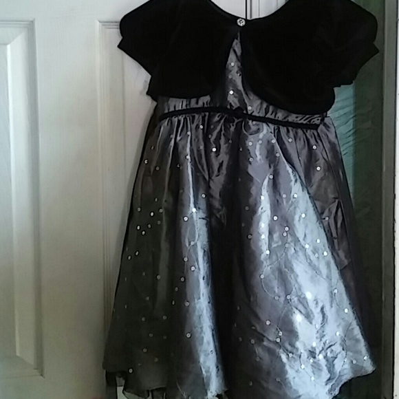 Dresses & Skirts - Size5 girl dress