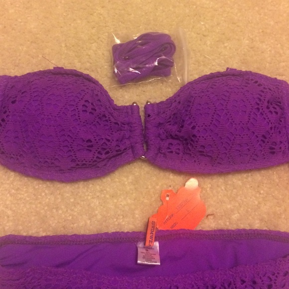 Bikini - Picture 2 of 3