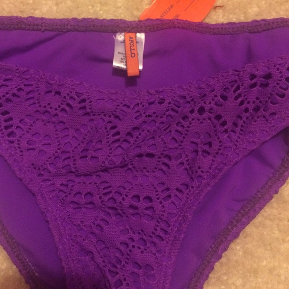 Bikini - Picture 3 of 3