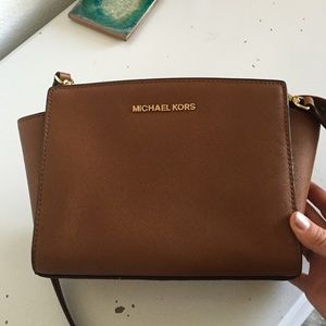 Michael Kors Selma Medium Saffino Messenger