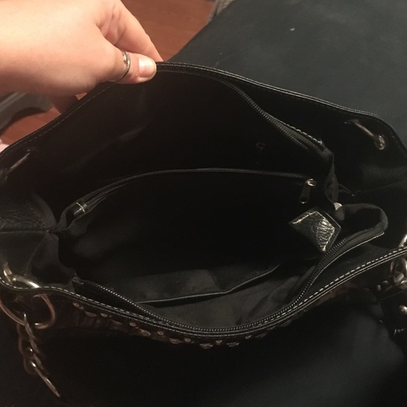 Camo purse. 🔫 - Picture 2 of 3