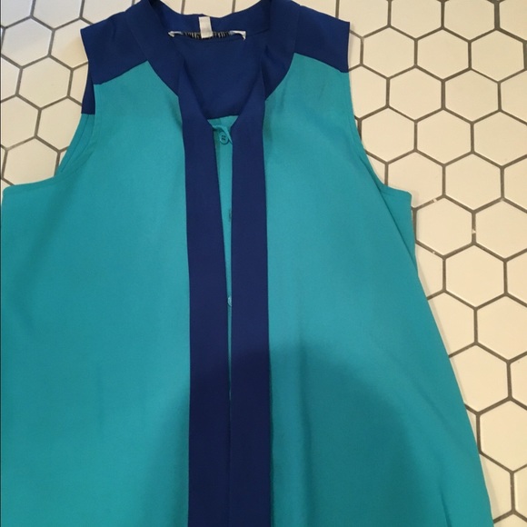 Light sleeveless blouse - Picture 1 of 3
