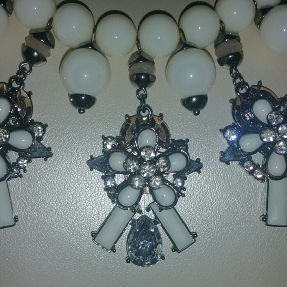 STATEMENT NECKLACE - Picture 3 of 3