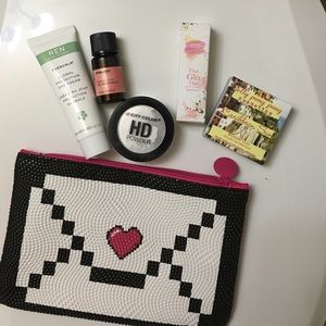 Makeup bundle with bag