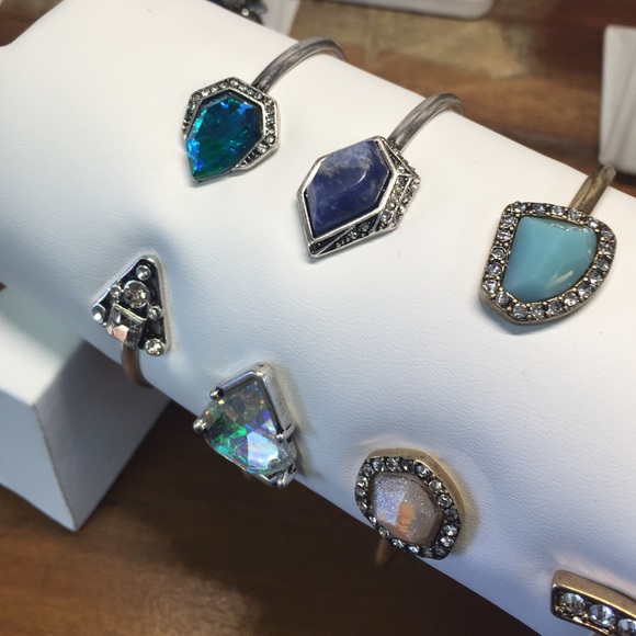 🆕 Statement Cuff - Picture 2 of 2