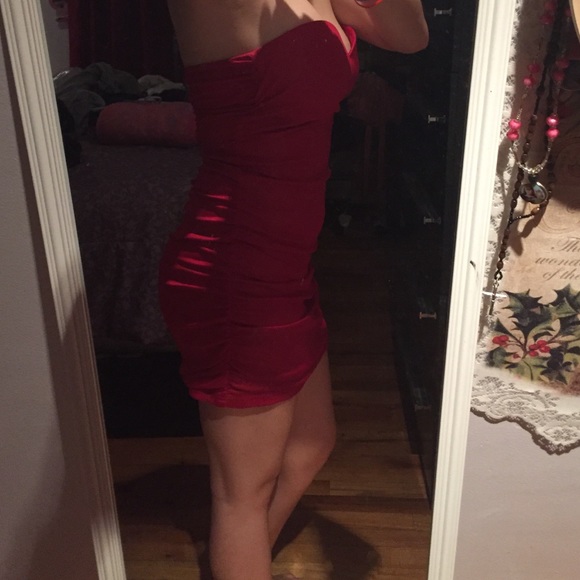 Worn it once. Beeds in the back👌🏼 🚫NO TRADE🚫 - Picture 2 of 3