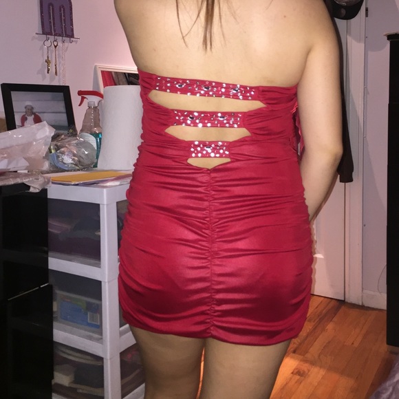 Worn it once. Beeds in the back👌🏼 🚫NO TRADE🚫 - Picture 3 of 3