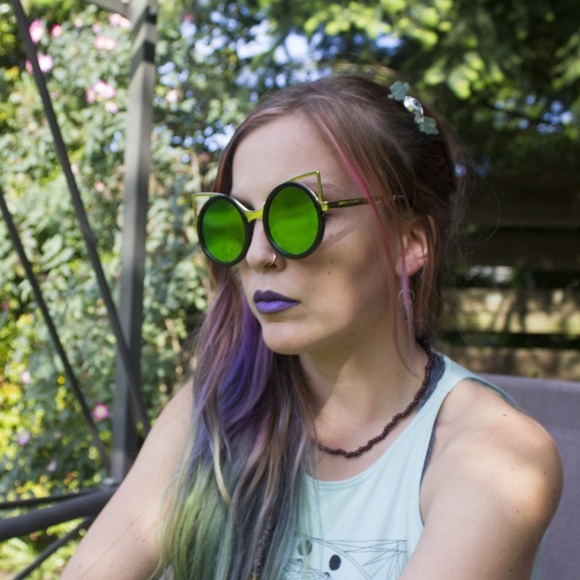 Last 1 Sale! ๐ Mermaid Cat Eye Cut Out Sunnies ๐ - Picture 2 of 4
