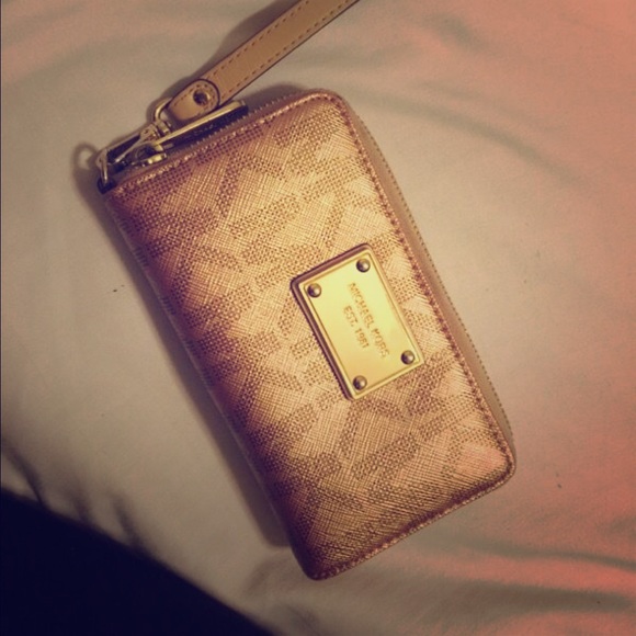 Michael Kors Wristlet