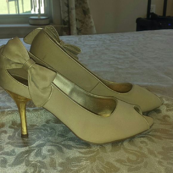 Tan heels