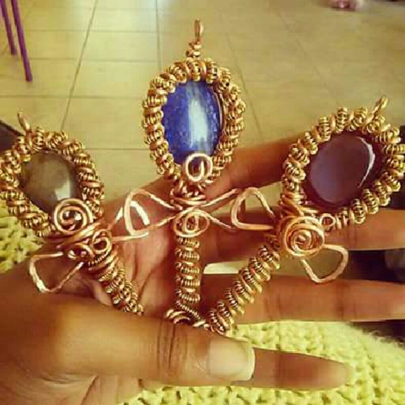 Meet your Posher, Sapphire - Picture 2 of 2