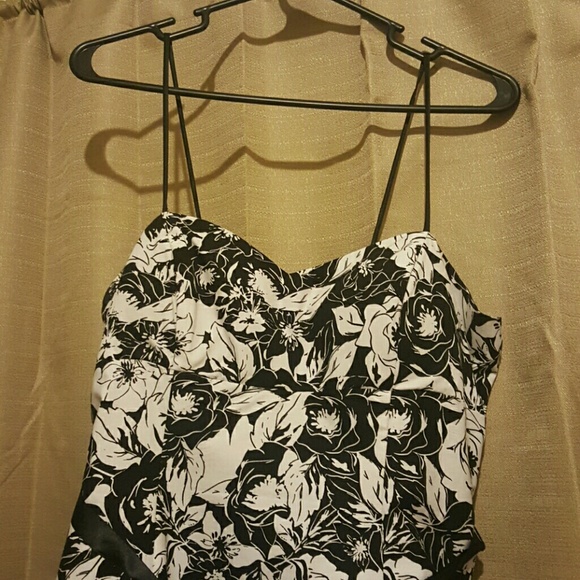 Dress - Picture 2 of 4