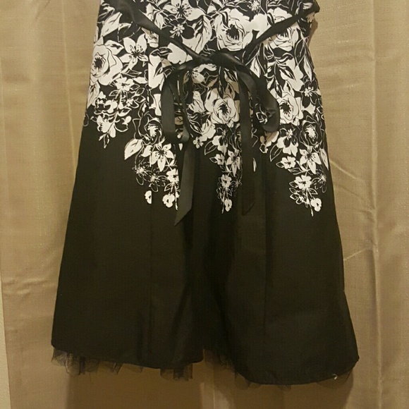 Dress - Picture 3 of 4