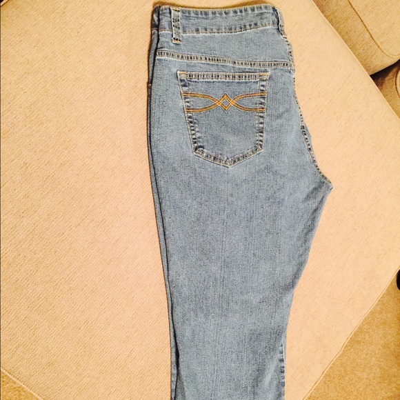 Levi's Pants - Levi's stonewashed denim capri pants