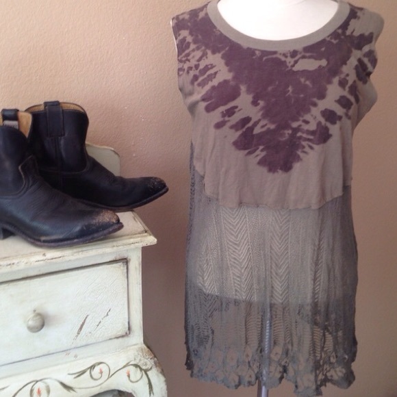 🌷We the Free🌷 t-shirt and crochet tunic - Picture 3 of 4