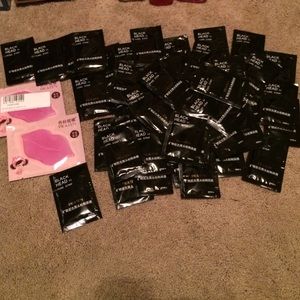 47 pore strip masks + 2 free lip masks