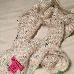 NWOT Betsey Johnson Infinity Scarf