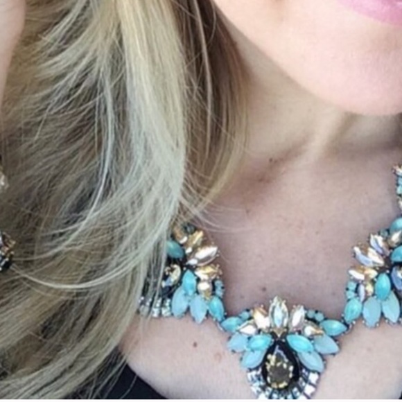 ๐ Statement Necklace - Picture 2 of 3