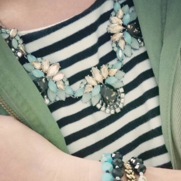 ๐ Statement Necklace - Picture 3 of 3