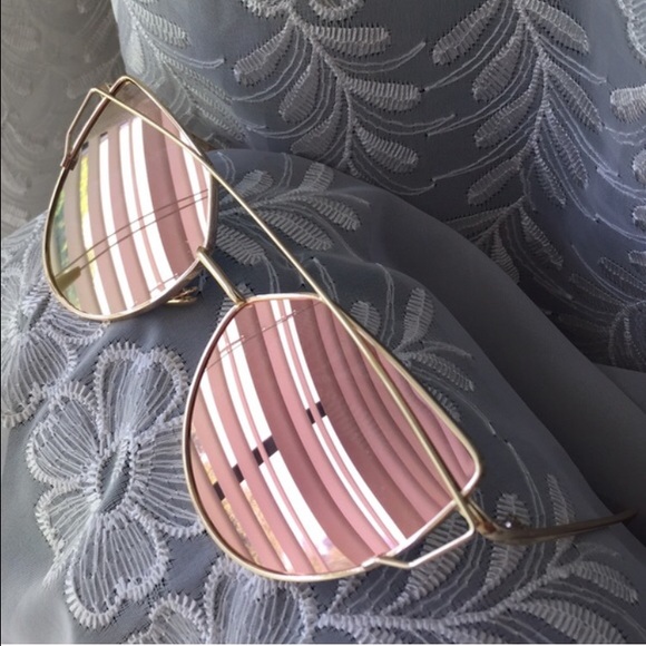 Desert Rose Cross Wire Sunglasses - Picture 3 of 4