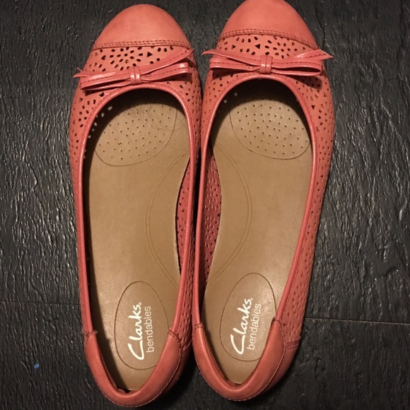 Coral Peach Clarks Size 10 LIKE NEW! :)