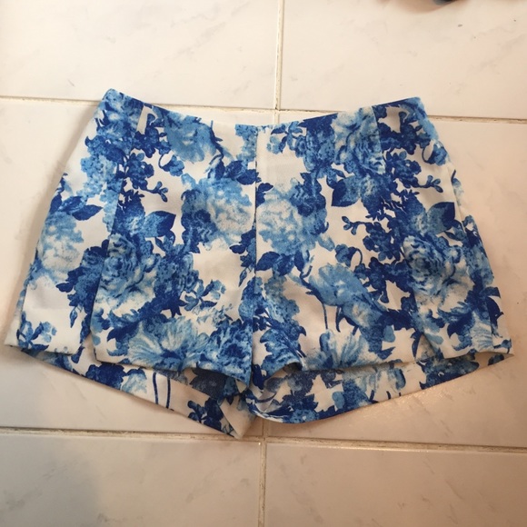 Blue and white flower pattern shorts