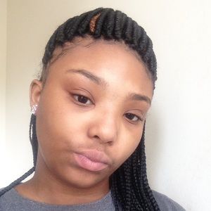 Meet your Posher, Alexis