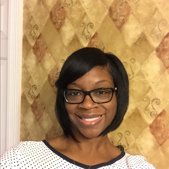 Meet your Posher, Naomi - Picture 1 of 1