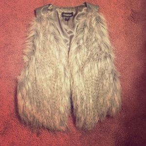 Bebe fur vest