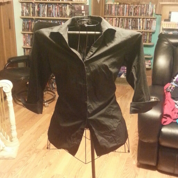 J.W.E. DESIGNS button up long sleeve blouse