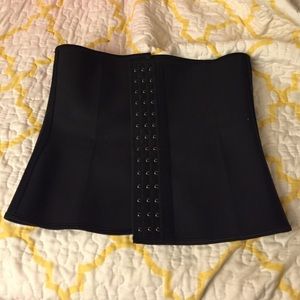 Black waist trainer!