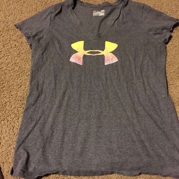 Under armour v neck Tshirt