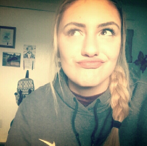 Meet your Posher, Kayla - Picture 1 of 1