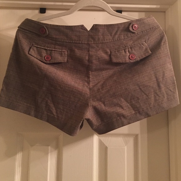Brown shorts - Picture 3 of 3