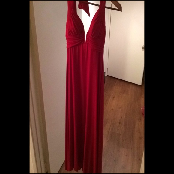 Red Prom/Evening gown-Windsor👗✨ - Picture 3 of 4