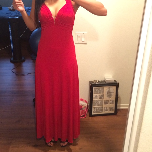 Red Prom/Evening gown-Windsor👗✨ - Picture 4 of 4