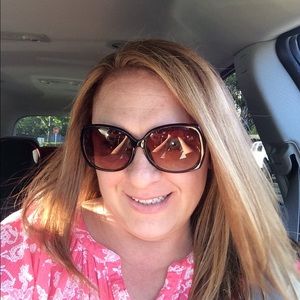 Meet your Posher, Cassandra