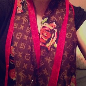 LOUIS VUITTON SCARF