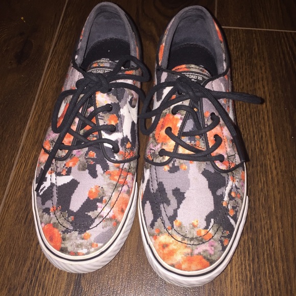Floral camo Nike Janoskis