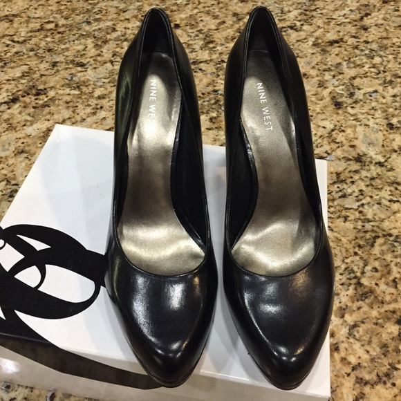 NIB Nine West Rocha platform classic pump 9 black