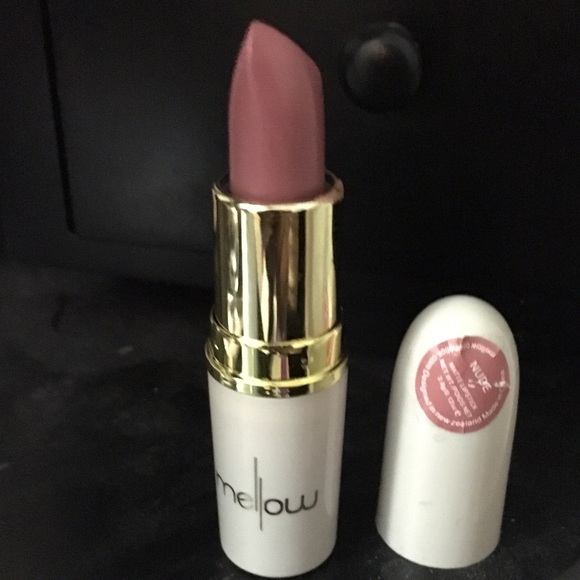 NUDE MELLOW LIPSTICK