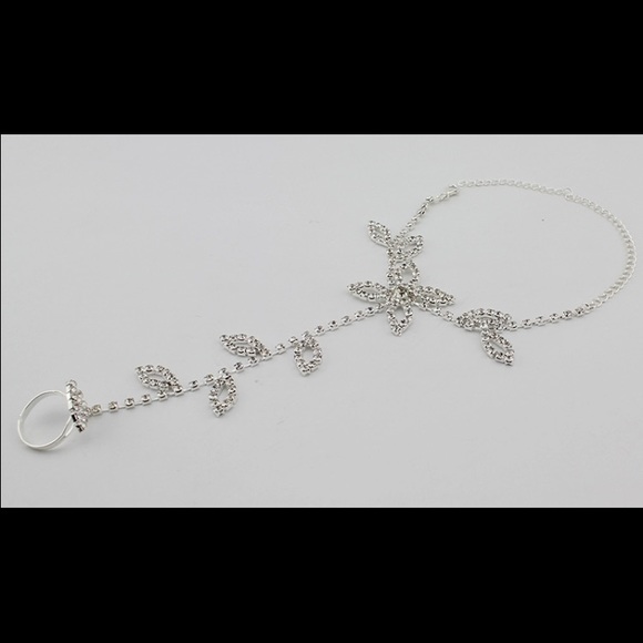 STUNNING Rhinestone leaf anklet with toe ring! - Picture 2 of 3