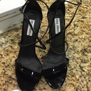 NIB STEVE MADDEN HEELS 9 black patent "Feliz"