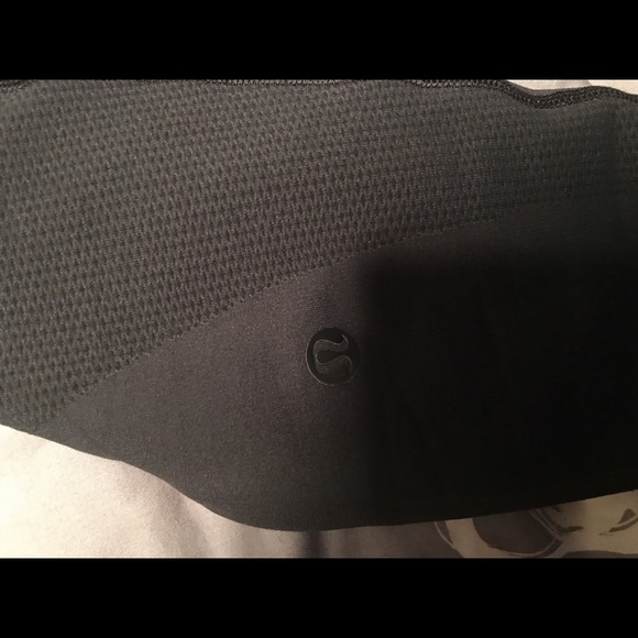 Lululemon Zone in crops - Picture 2 of 3