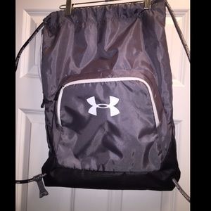 Under Armour grey drawstring bag w/zipper pocket