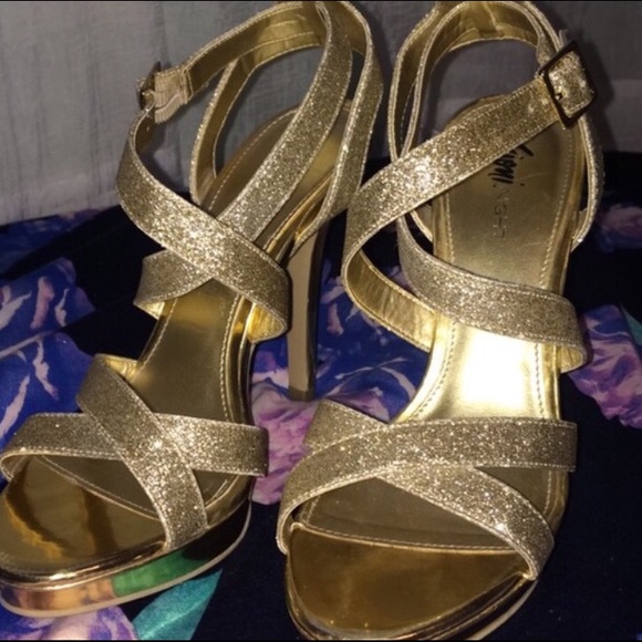 Gold glitter/metallic heels - Picture 2 of 2