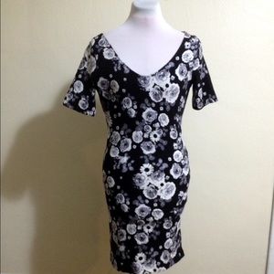 ✨FLASH SALE ✨Floral bodycon dress