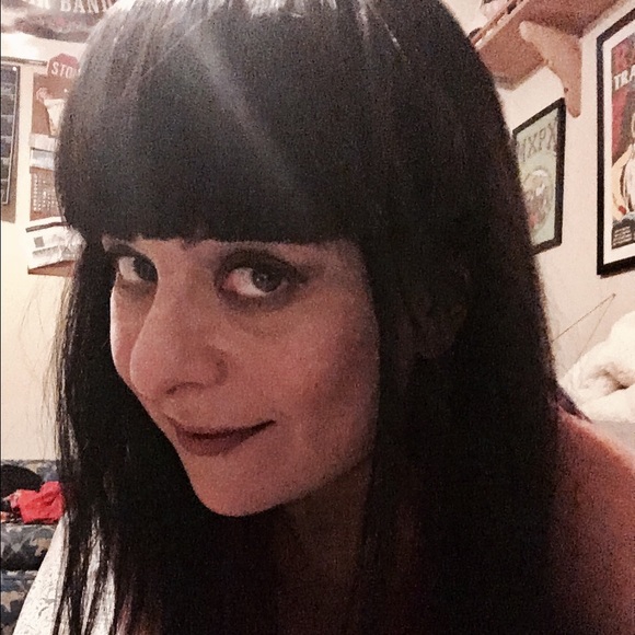 Meet your Posher, Eve - Picture 2 of 4