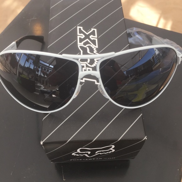 Fox sunglasses the injection white .lens grey
